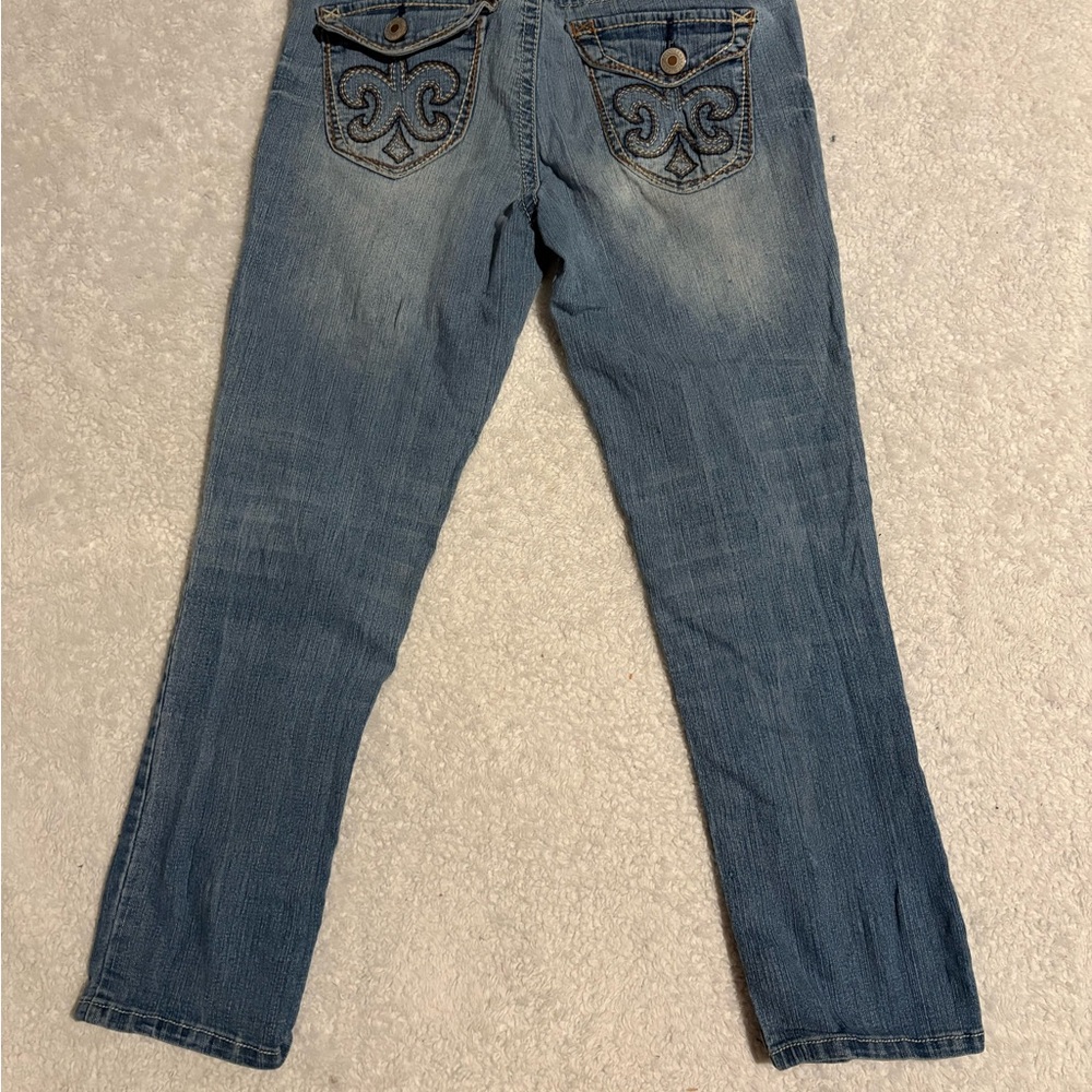 Stylish Blue Denim Jeans with Embroidered Pockets